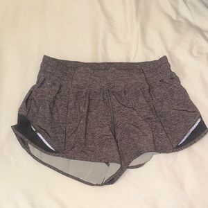 Women's Lululemon Hotty Hot Heathered Gray Shorts Size 6, 2.5 in inseam